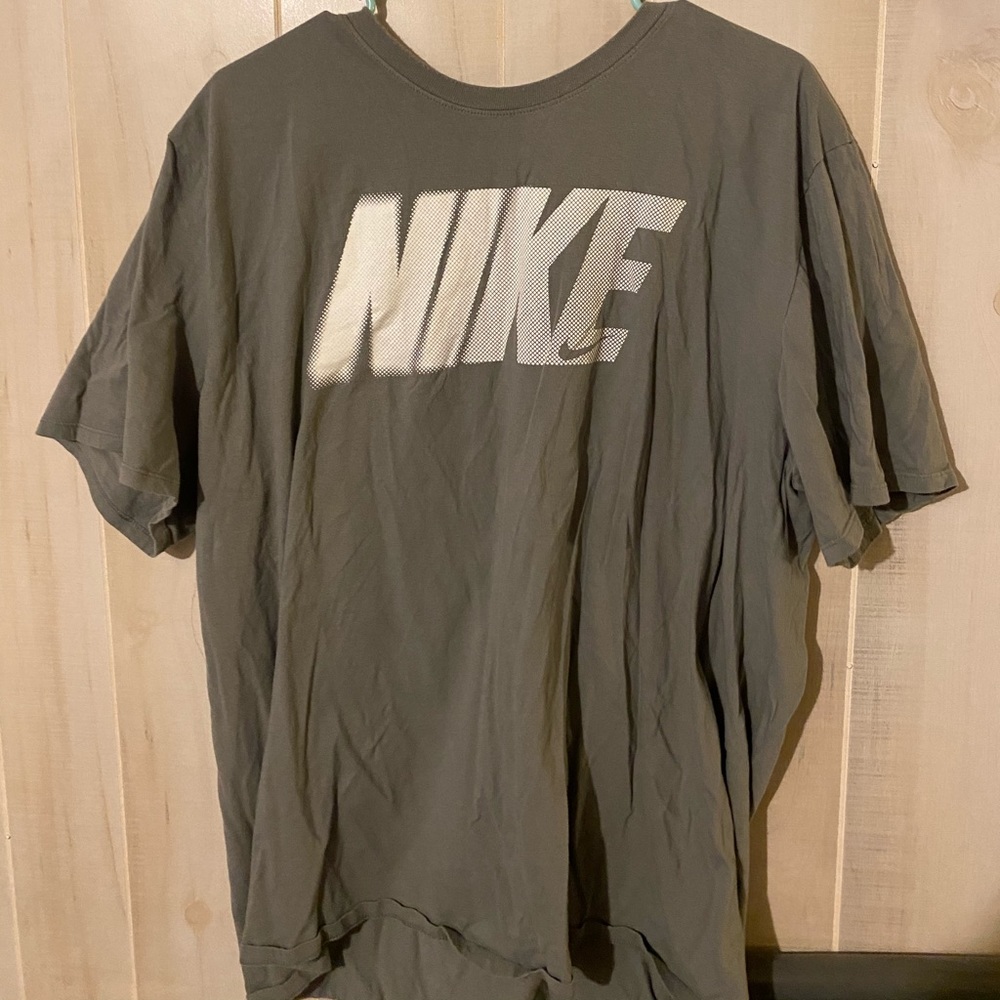Nike Men’s Gray Tee